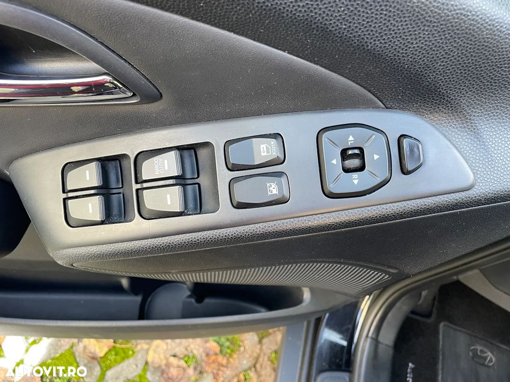 Hyundai ix35 1.7 CRDI 2WD blue Finale Gold - 14