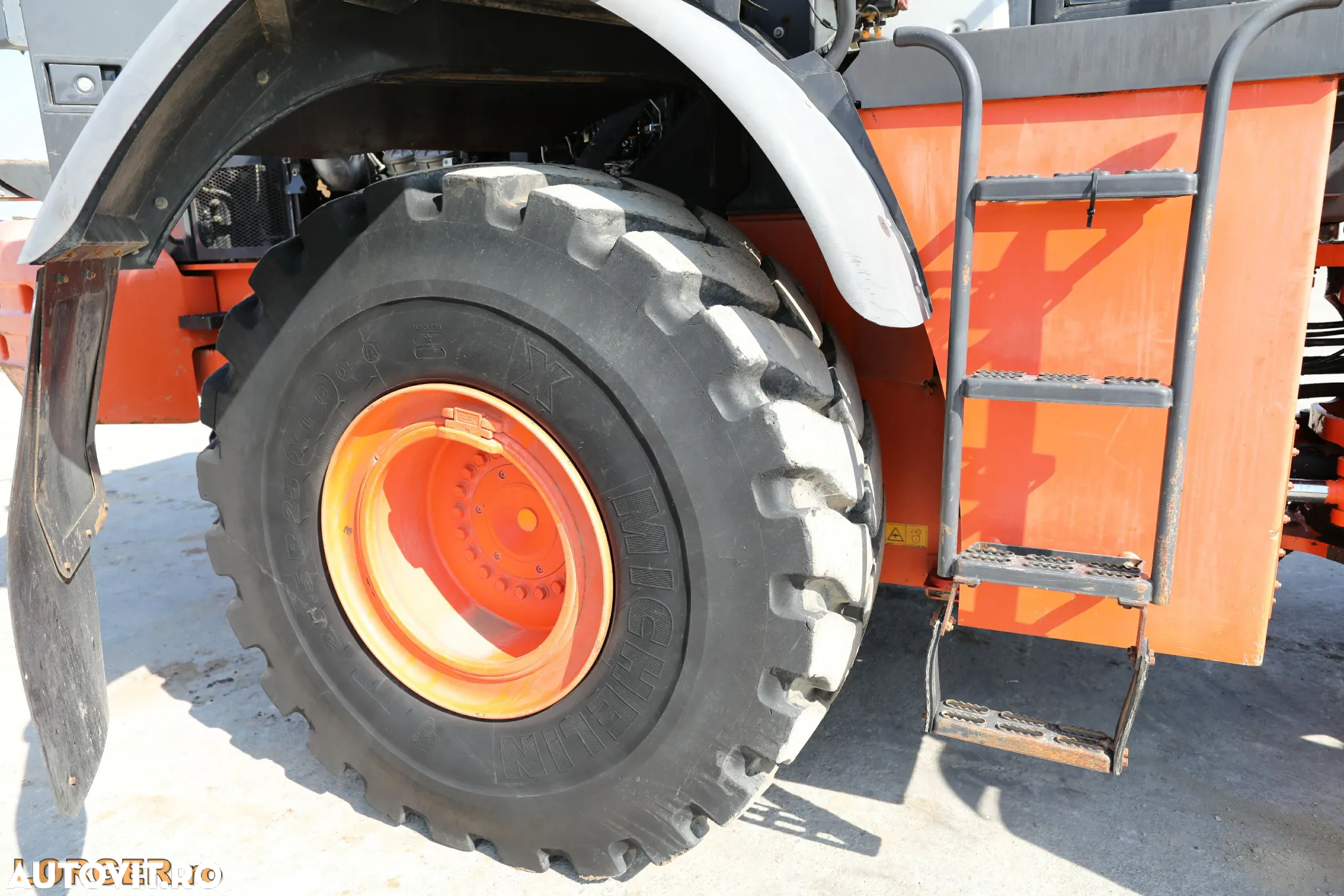 Hitachi ZW310-5B - 13