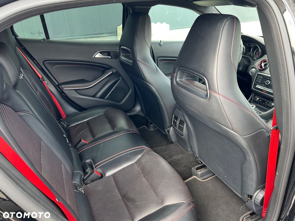 Mercedes-Benz GLA - 12