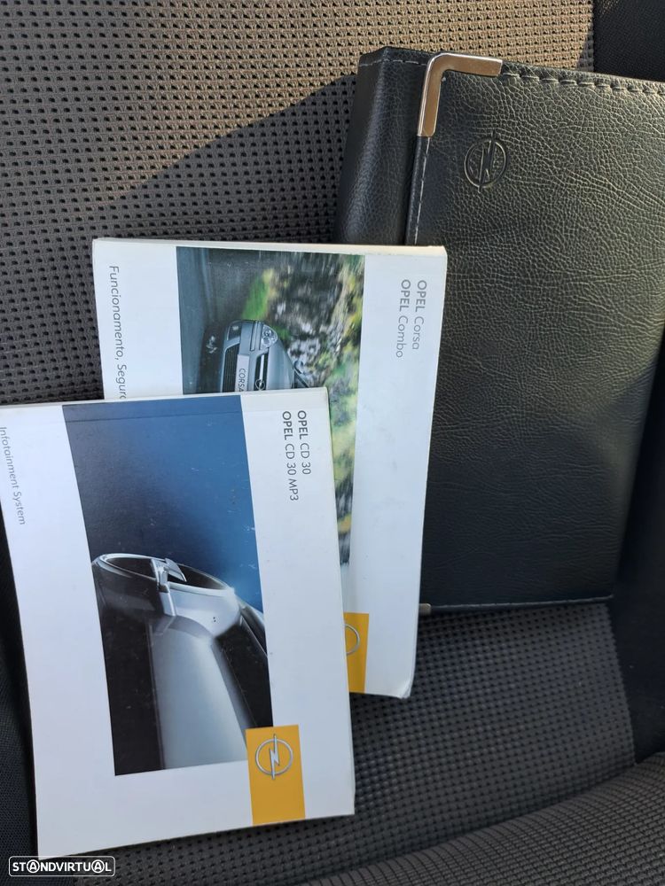 Opel Corsa 1.2 Twinport Cosmo - 16