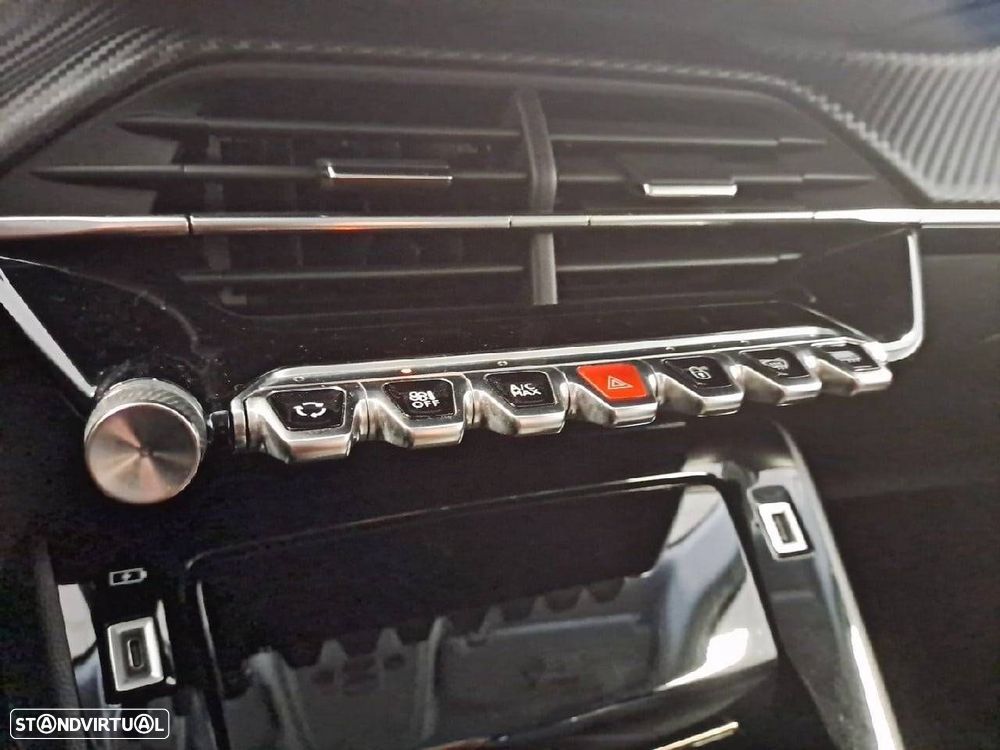 Peugeot 2008 1.2 PureTech Allure - 23