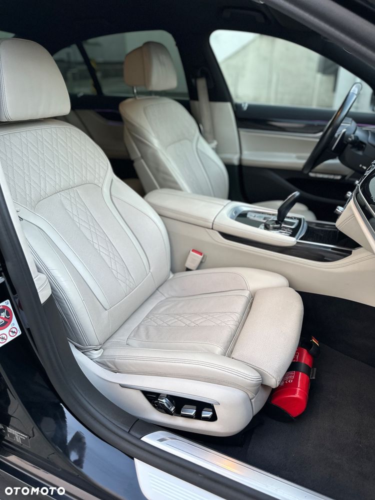 BMW Seria 7 740d xDrive - 31