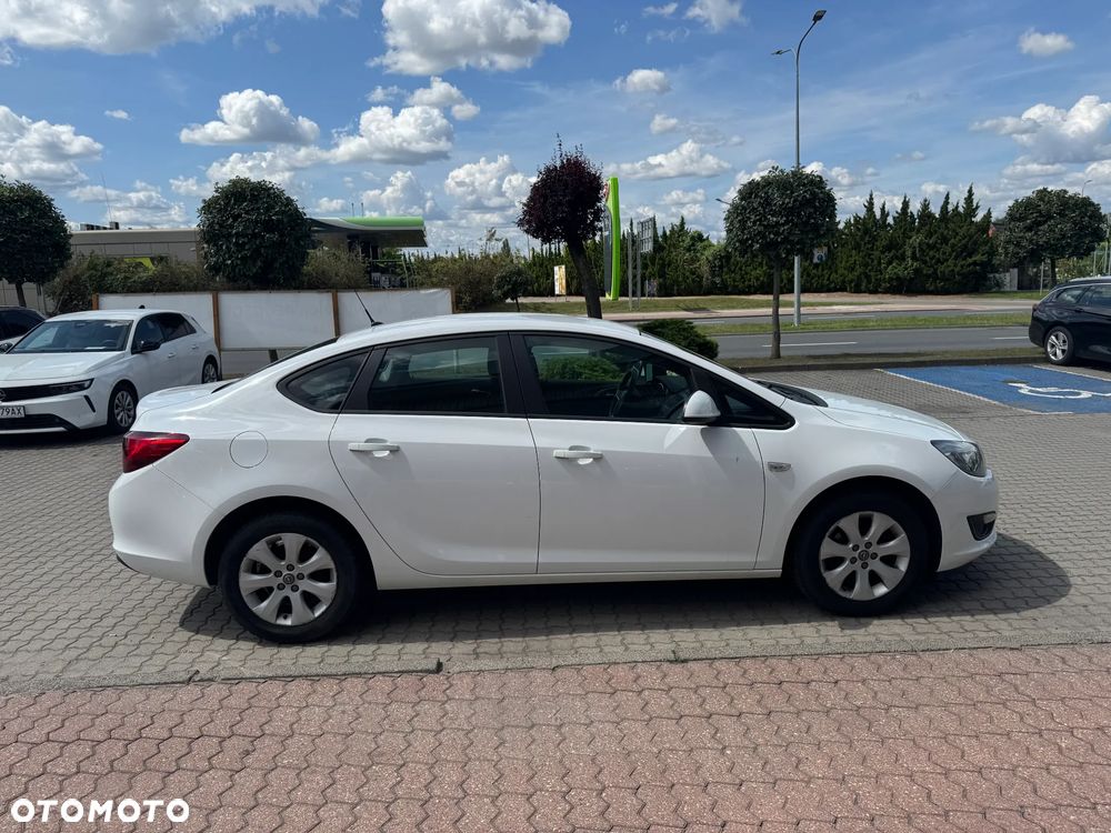 Opel Astra 1.6 Essentia - 10