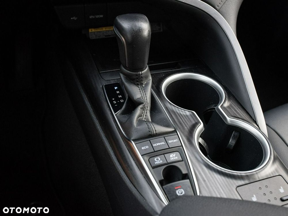Toyota Camry - 17