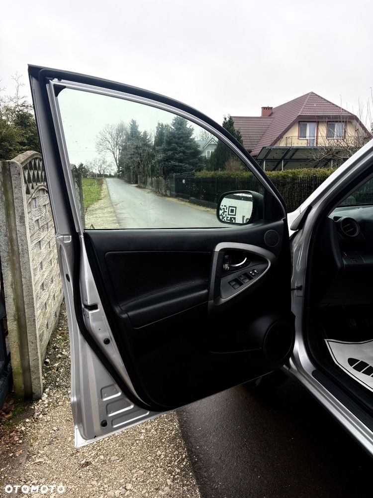Toyota RAV4 2.2 D-4D Prestige - 10