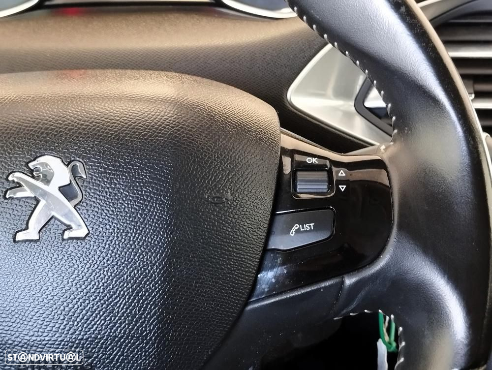 Peugeot 308 1.2 PureTech Allure - 32