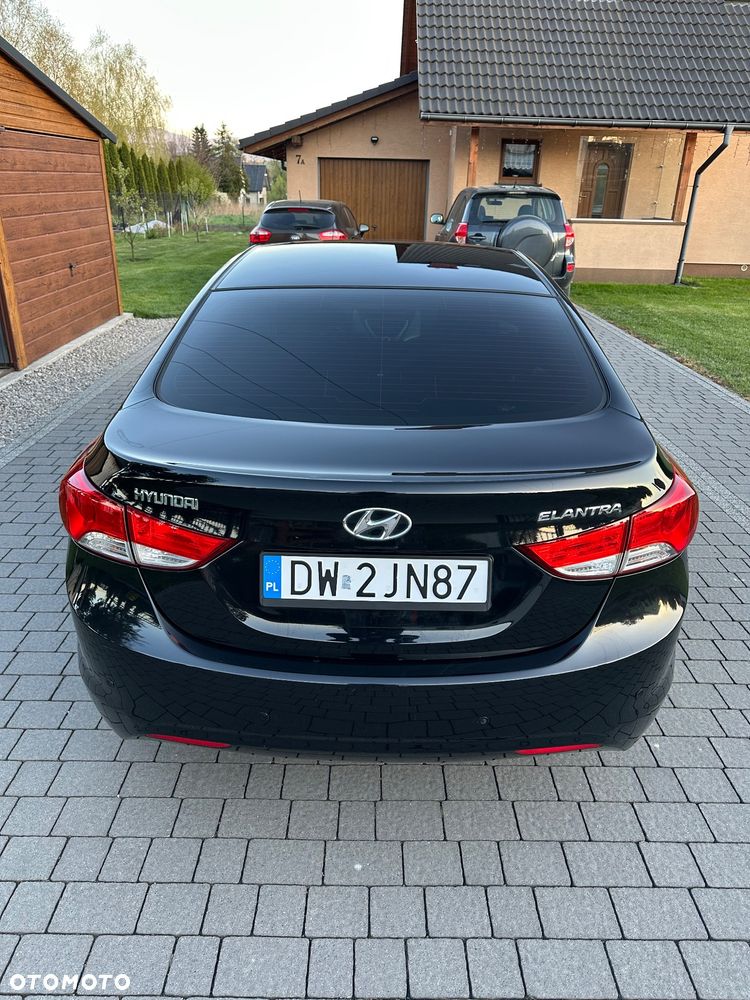 Hyundai Elantra 1.6 Comfort - 3