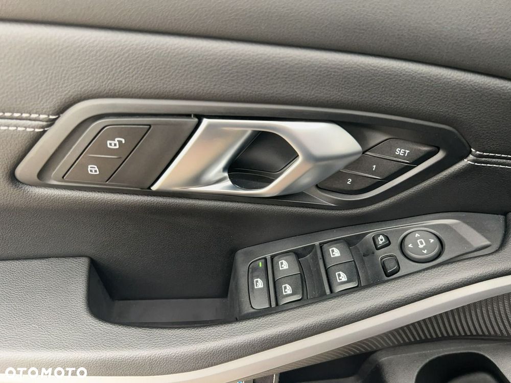 BMW Seria 3 318i - 13