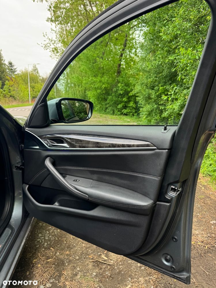 BMW Seria 5 530i xDrive Sport Line - 26