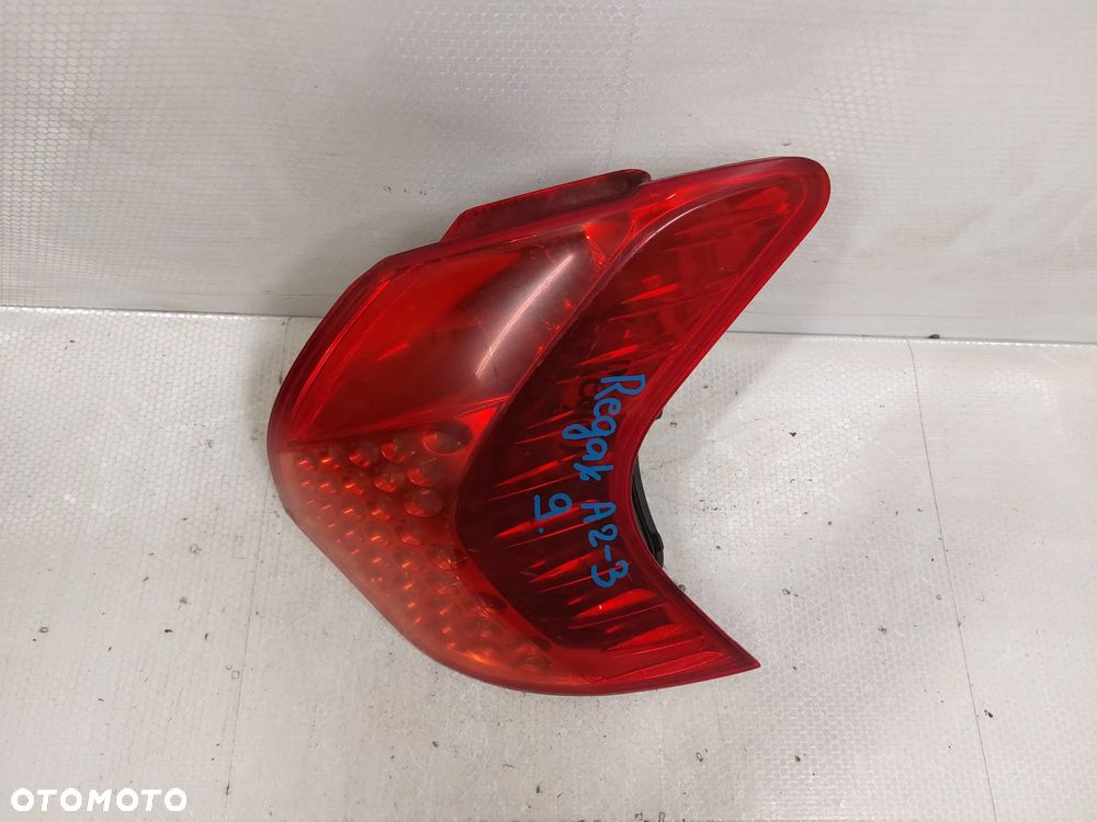 .  LAMPA TYL TYLNA PRAWA PEUGEOT 3008 - 4