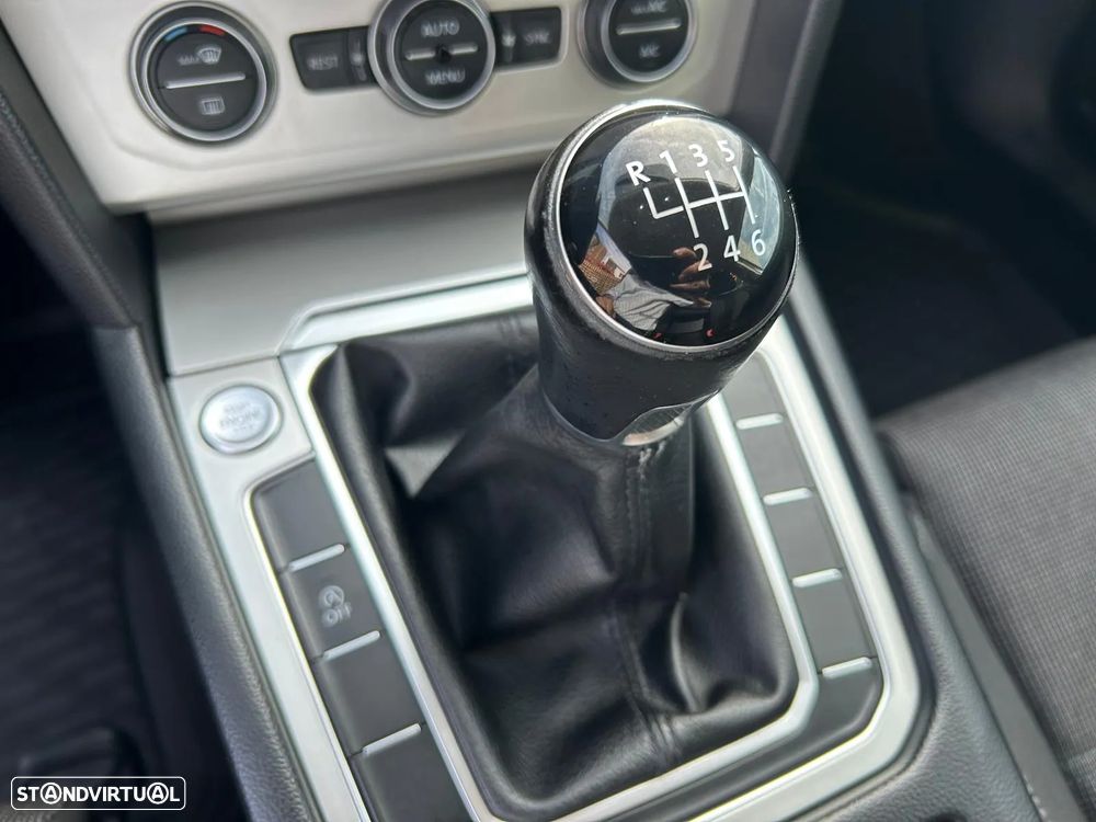 VW Passat 1.6 TDI Confortline - 17