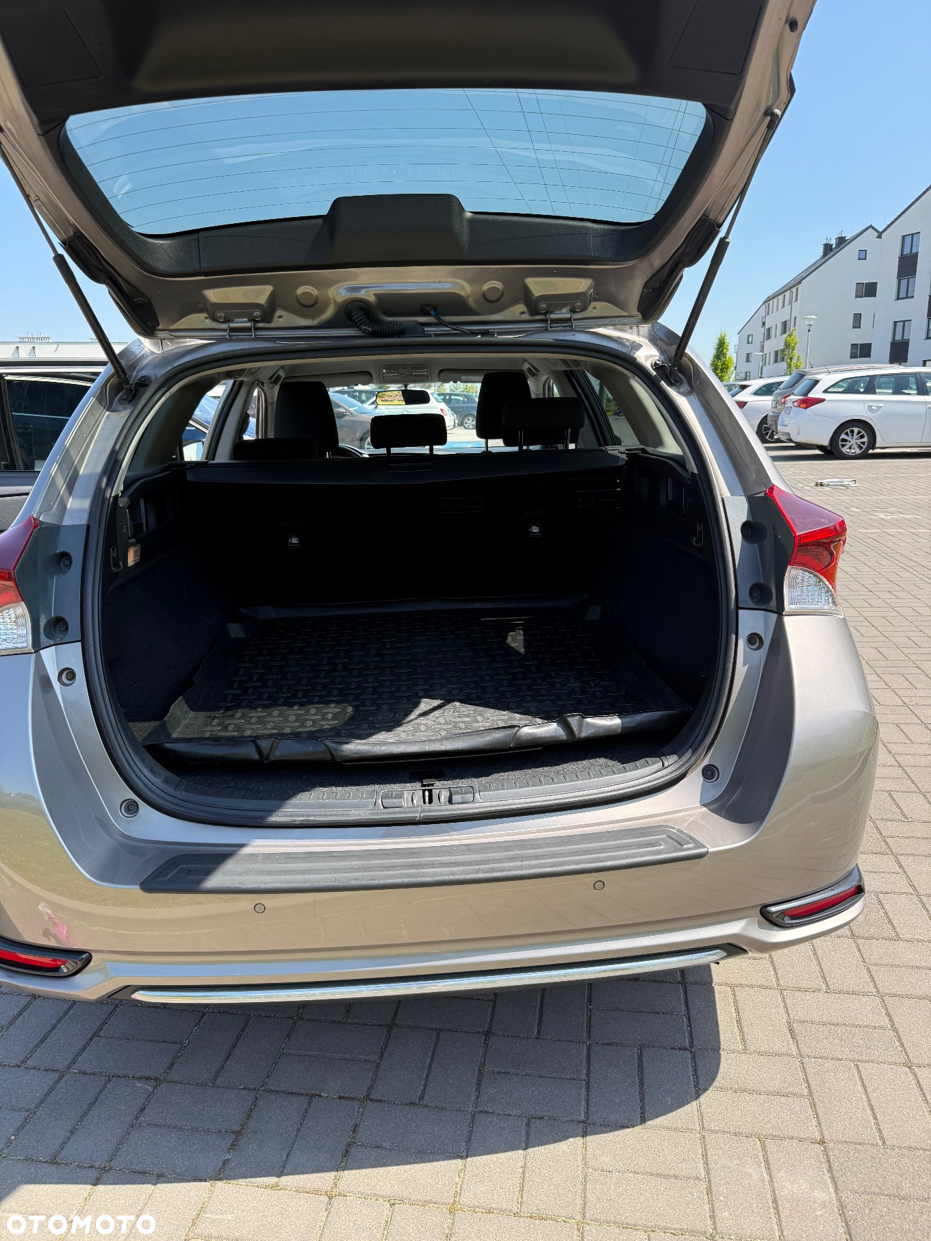 Toyota Auris Hybrid 135 Dynamic - 12