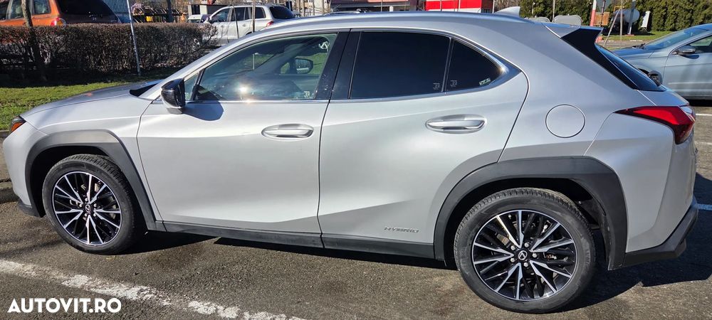 Lexus UX 250h FWD Business - 3