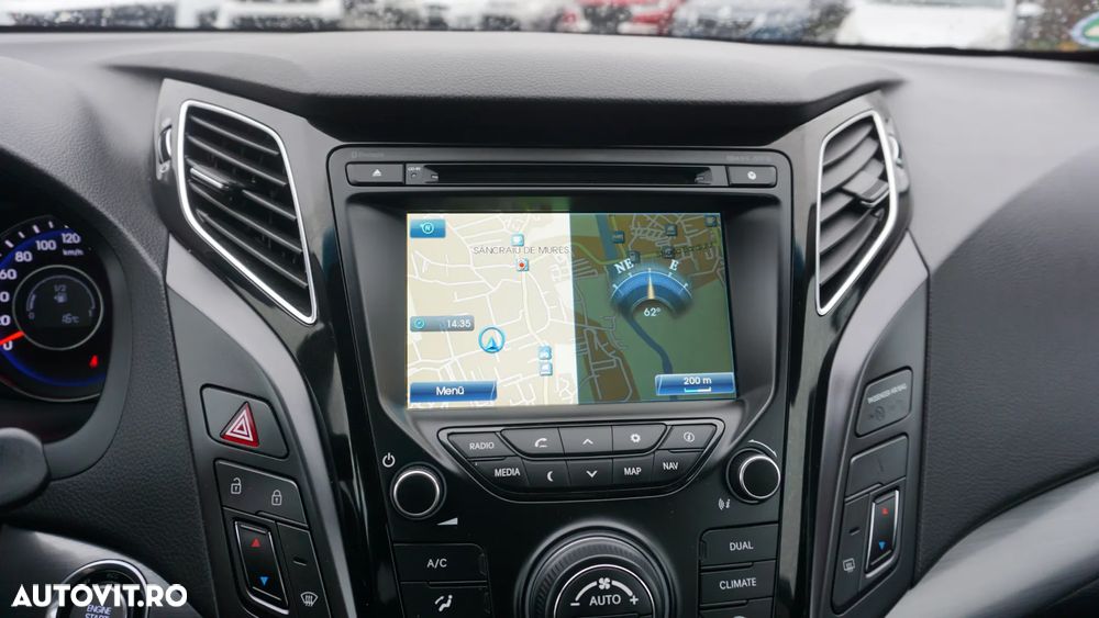 Hyundai i40 i40cw 1.7 CRDi Automatik Fifa World Cup Edition Gold - 26