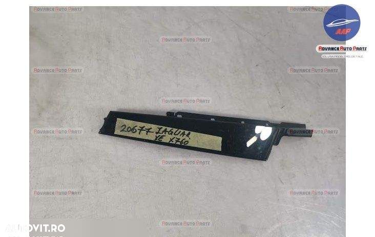Ornament Exterior Stalp Usa Dreapta Fata original Jaguar  XE  X760 201 - 1