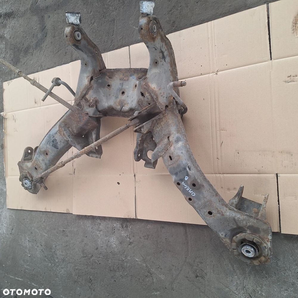 SANKI WOZEK BELKA ZAWIESZENIA TYL OMEGA B - 1