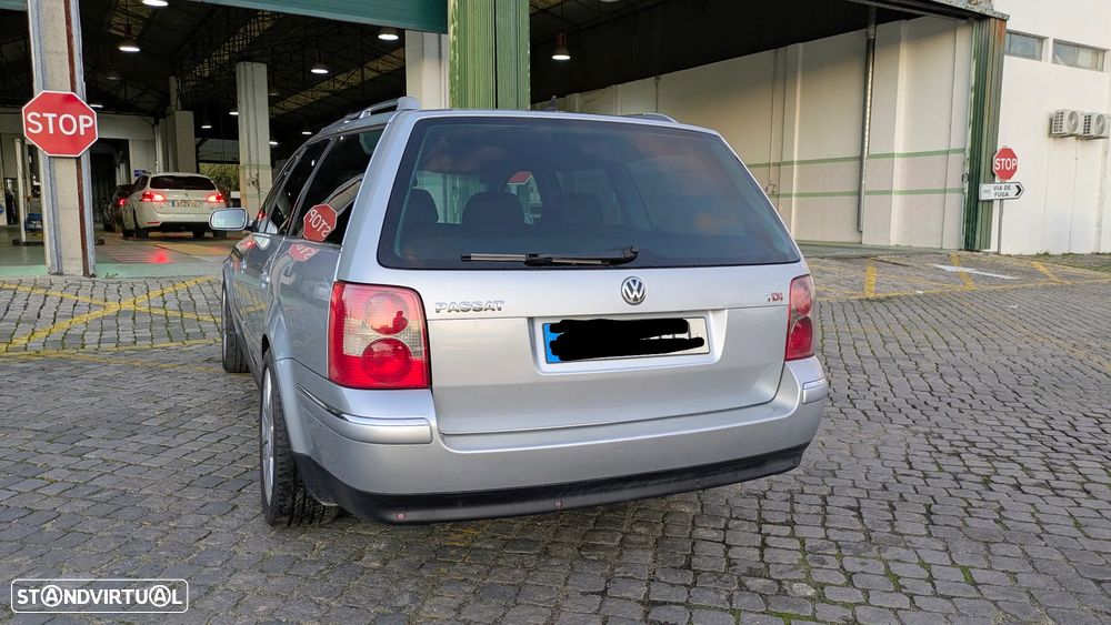 VW Passat Variant 1.9 TDi Highline Tip - 12