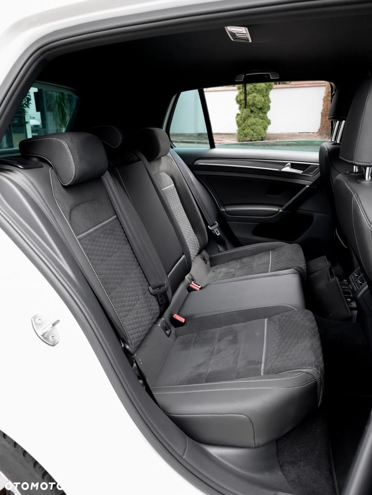 Volkswagen Golf - 15