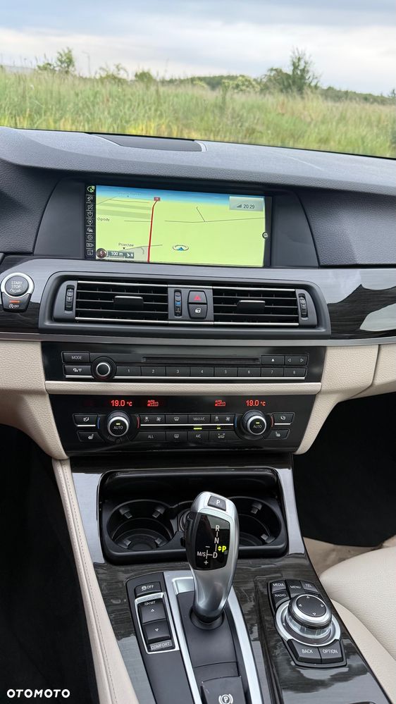 BMW Seria 5 525d - 12