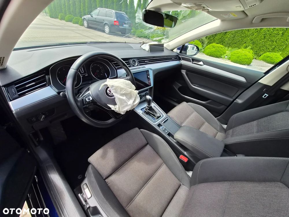 Volkswagen Passat 2.0 TDI SCR DSG Comfortline - 11