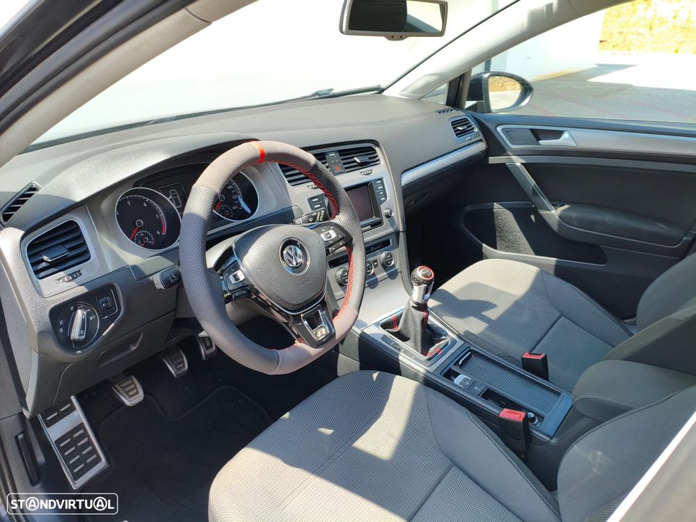VW Golf 1.6 TDi R-Line - 9