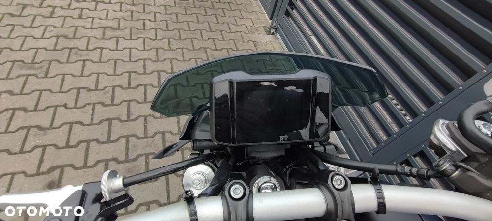 Yamaha MT - 17