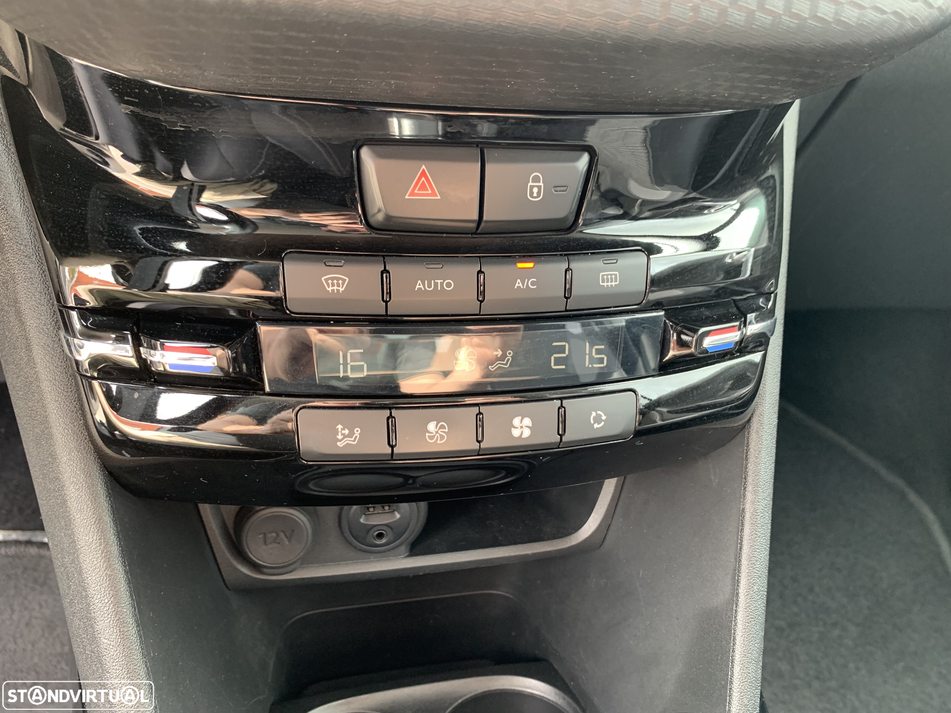 Peugeot 2008 1.2 PureTech Allure - 12
