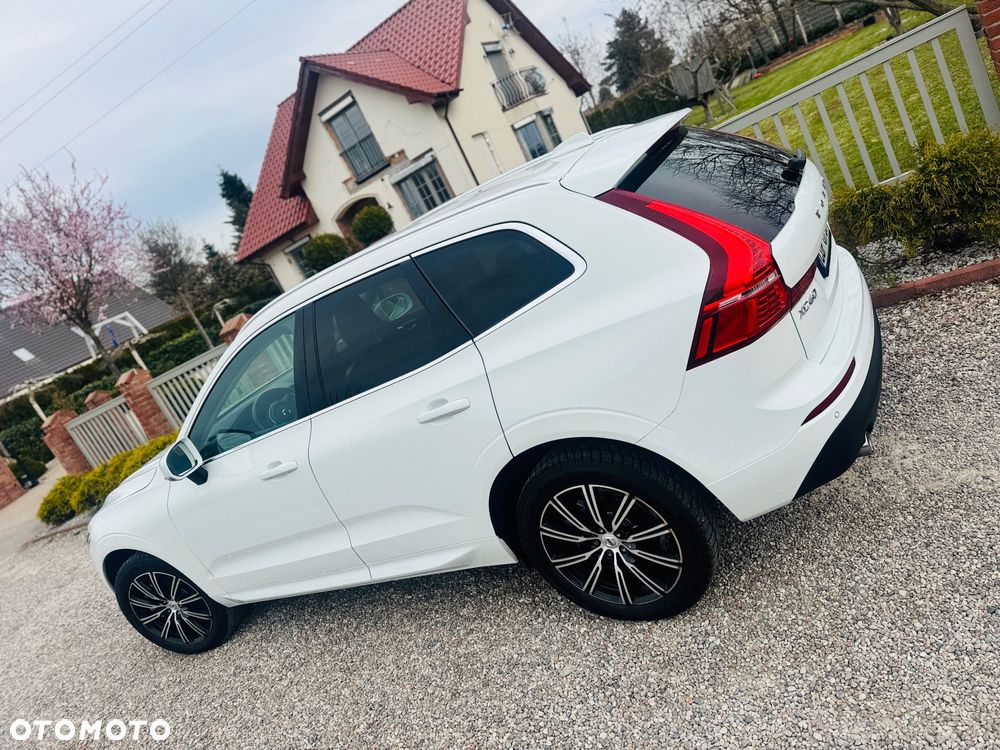 Volvo XC 60 B4 D AWD Geartronic Momentum Pro - 28