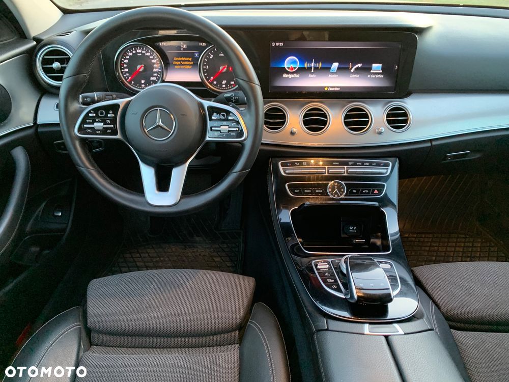 Mercedes-Benz Klasa E 220 d 4-Matic Avantgarde - 23