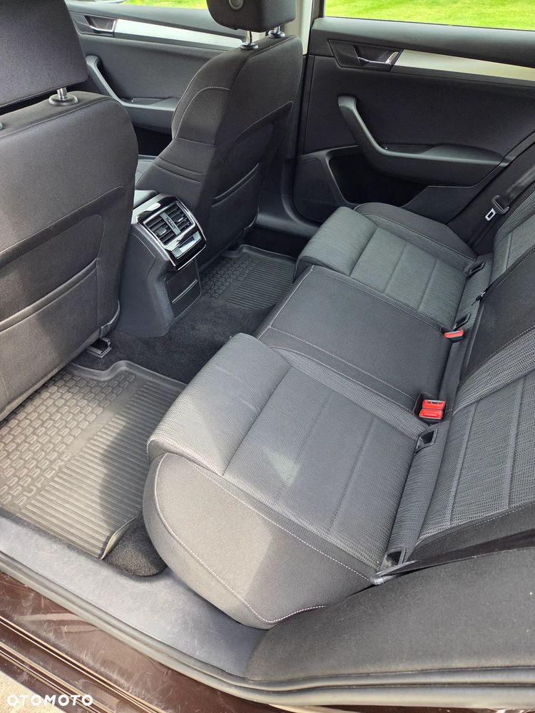 Skoda Superb 2.0 TDI Ambition DSG - 7