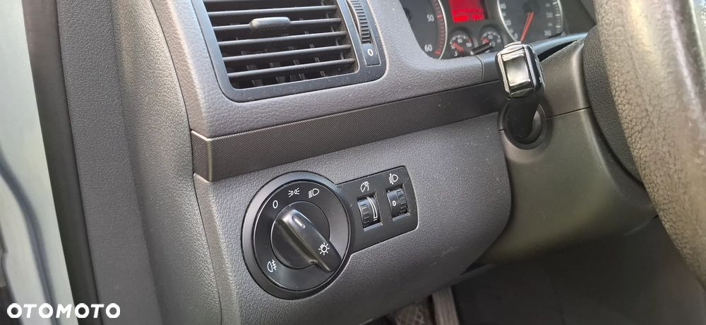 Volkswagen Touran 1.9 TDI DPF Conceptline - 16