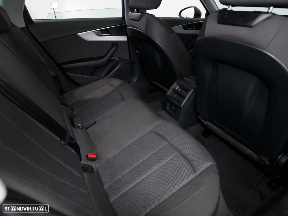 Audi A4 Avant 30 TDI S tronic - 11