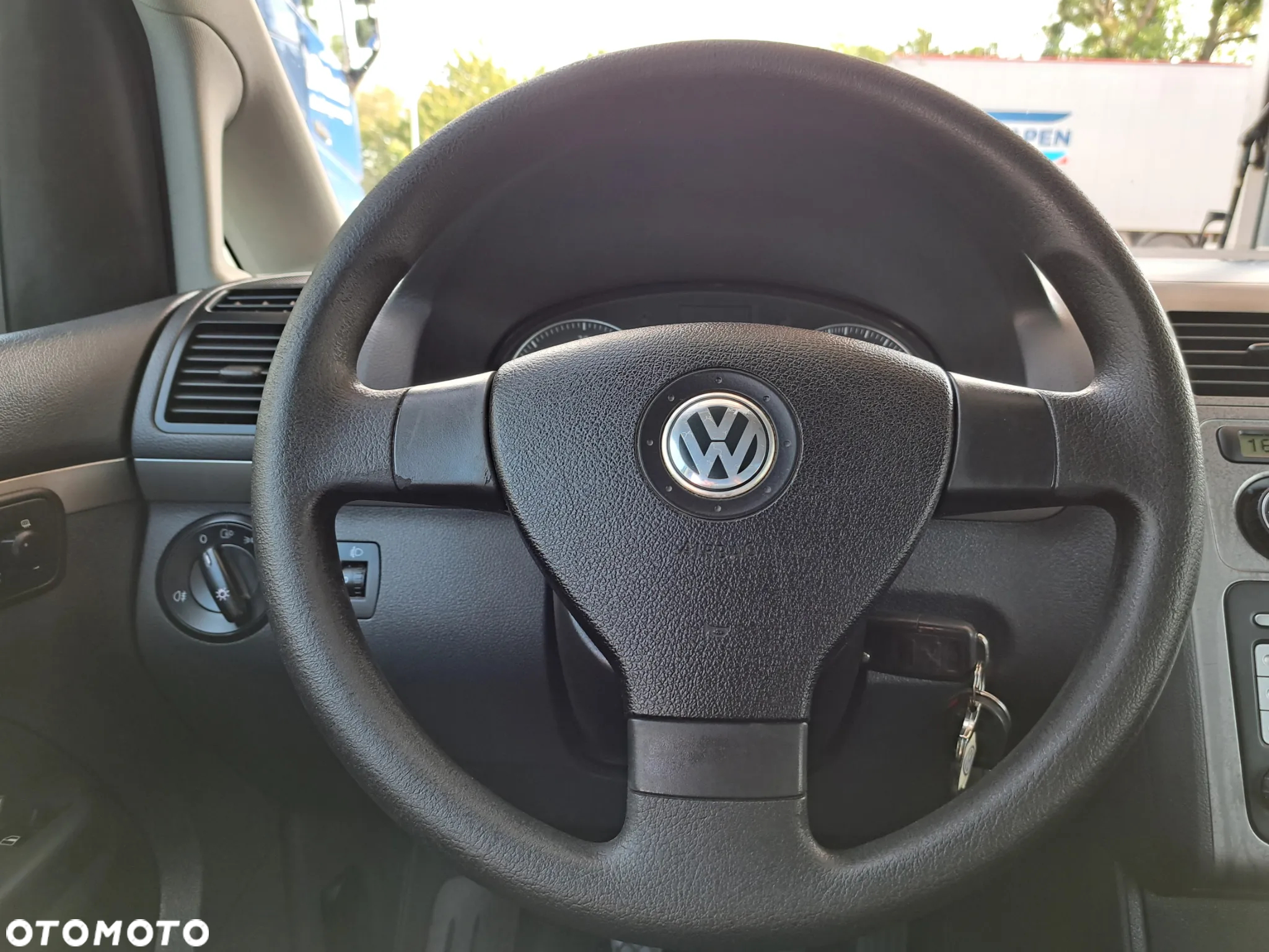 Volkswagen Touran - 24