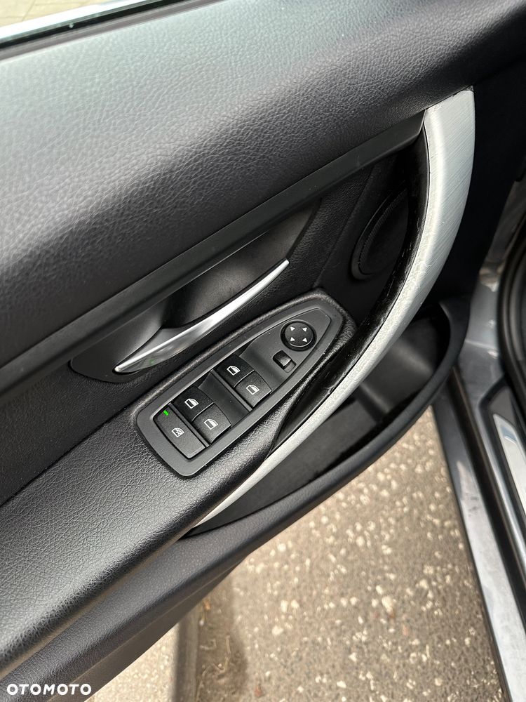 BMW Seria 3 318d Blue Performance Luxury Line - 11