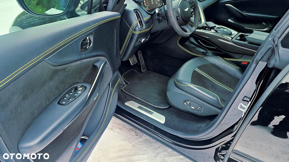 Aston Martin DBX - 22
