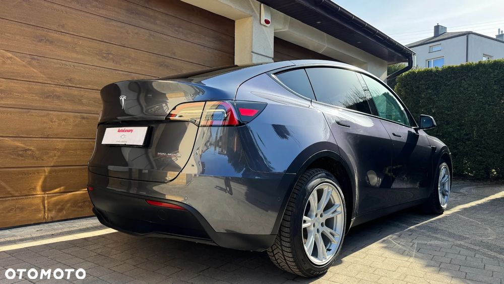 Tesla Y Long Range AWD - 11