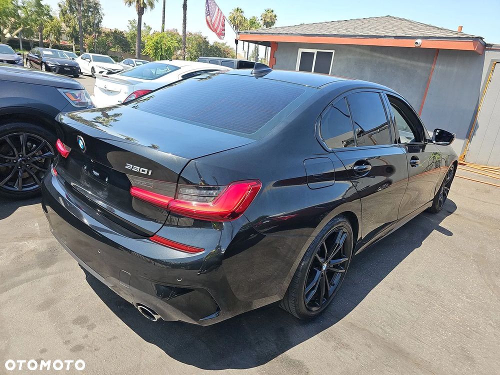 BMW Seria 3 330i M Sport - 4
