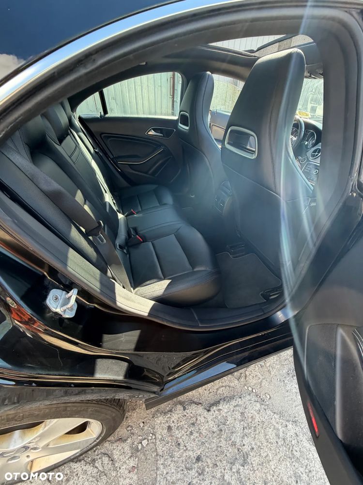 Mercedes-Benz CLA 250 4Matic 7G-DCT Sport - 17