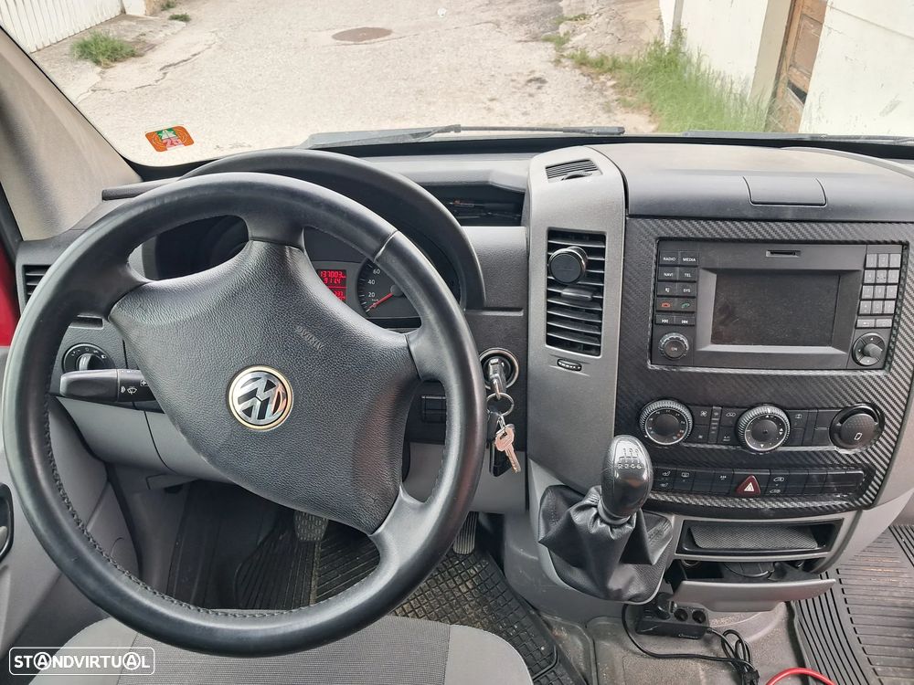 VW Grand California Crafter 2.5 TDI Autocaravana - 19