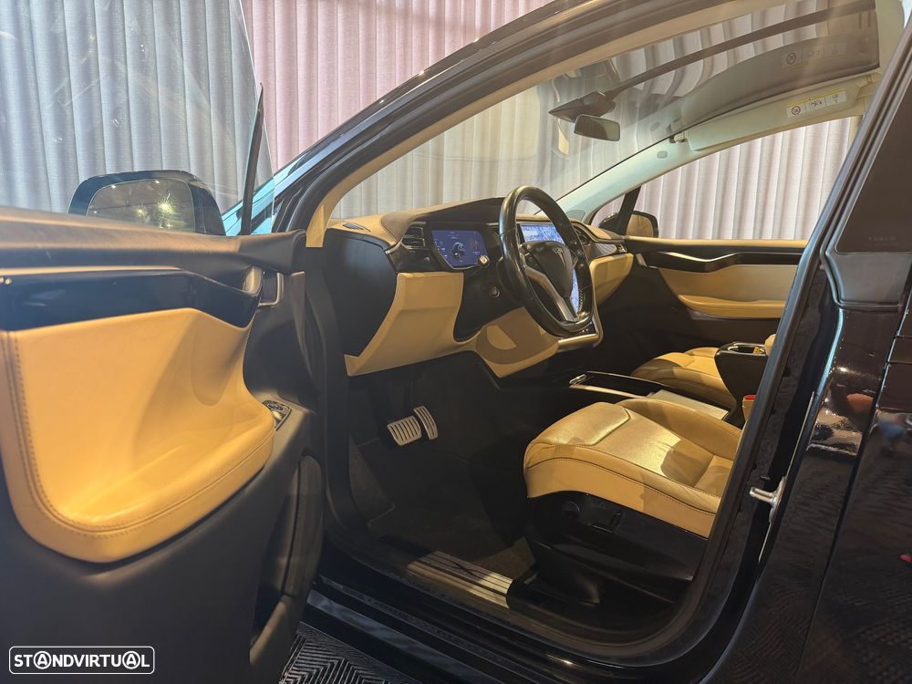 Tesla Model X P100D - 14