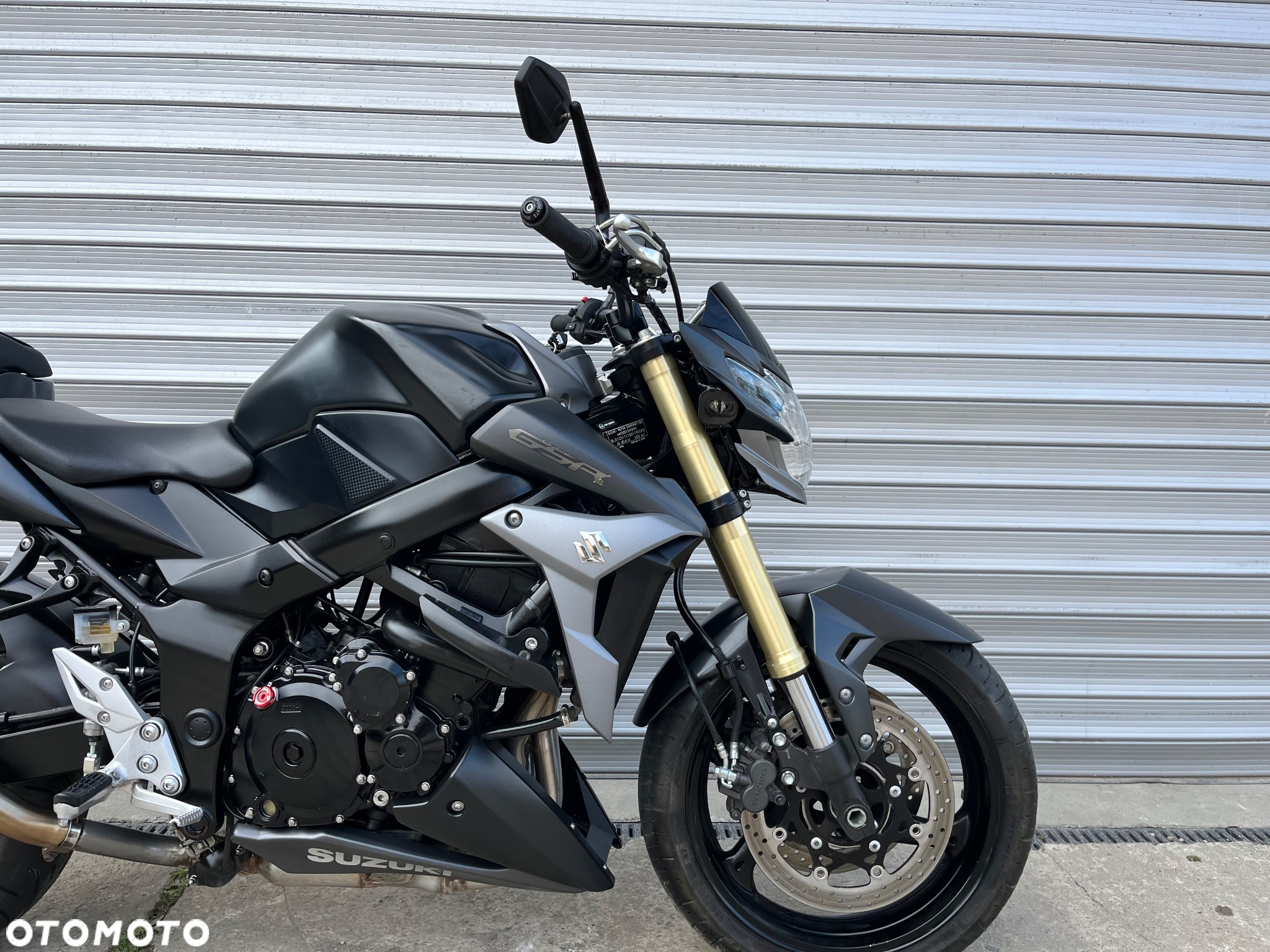 Suzuki GSR - 6
