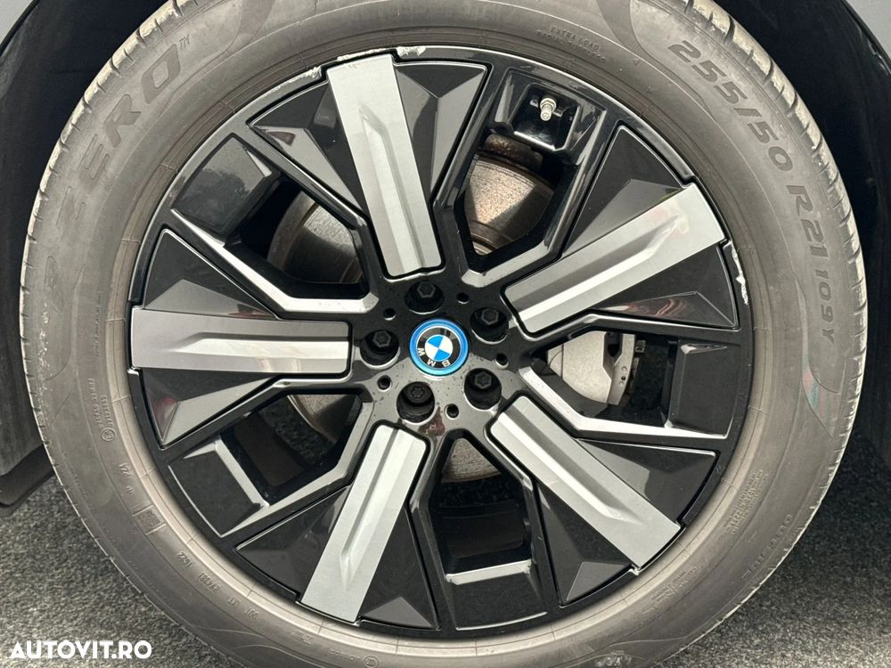 BMW iX xDrive40 - 13