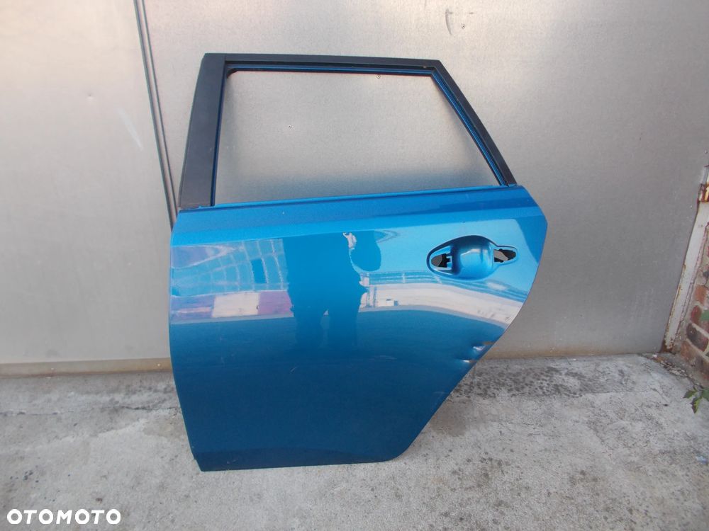 TOYOTA AURIS II KOMBI DRZWI LEWE TYŁ TYLNE - 1