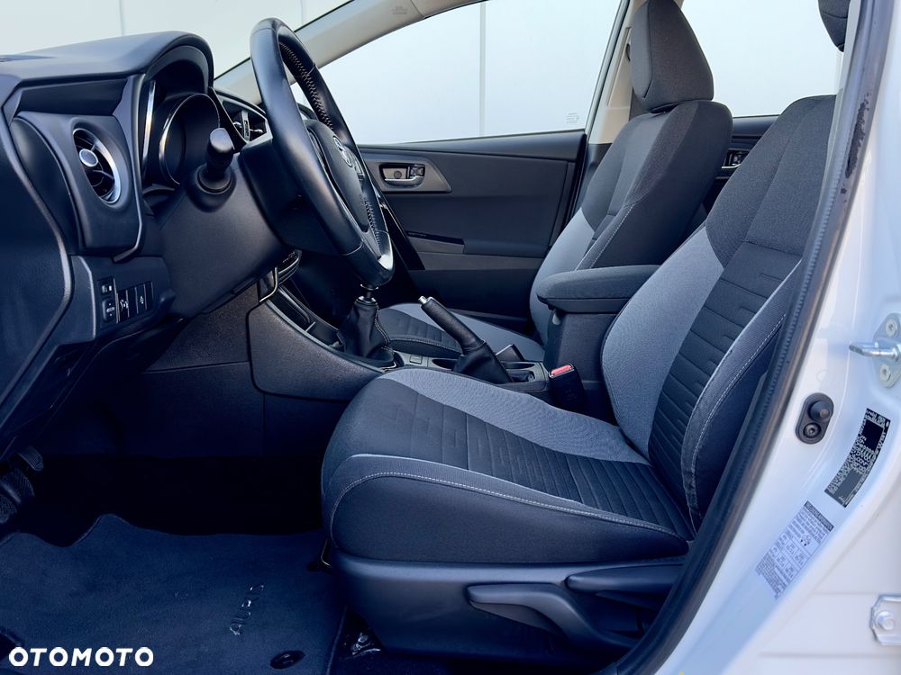 Toyota Auris 1.6 Premium - 10