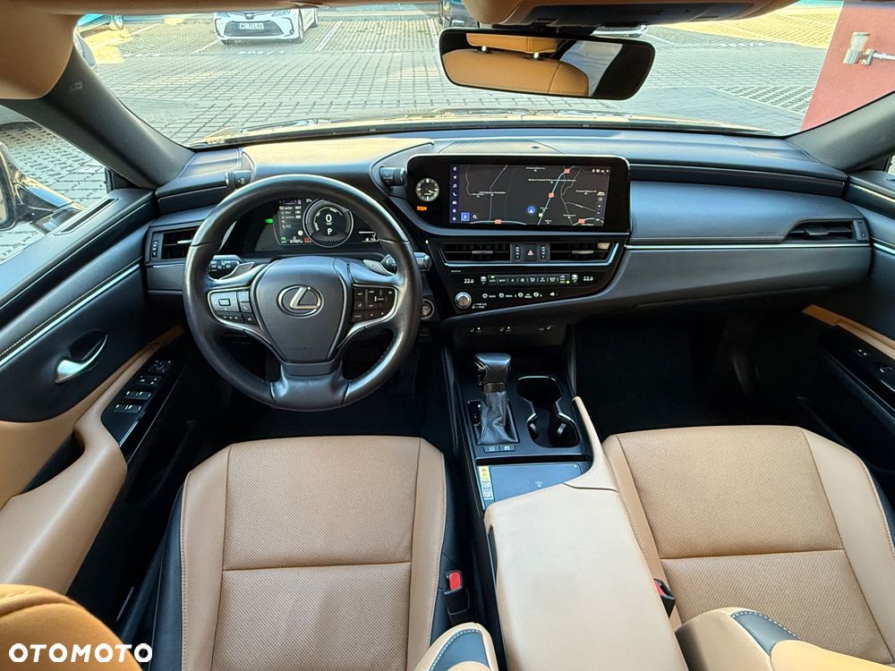 Lexus ES 300h Business Edition - 16