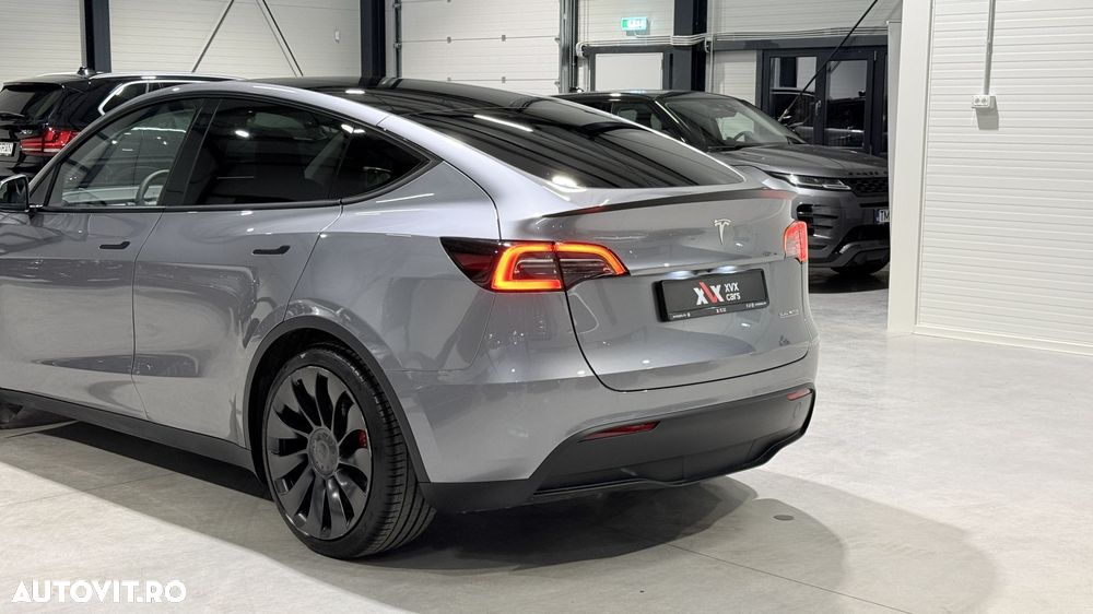 Tesla Model Y Performance Dual Motor AWD - 13