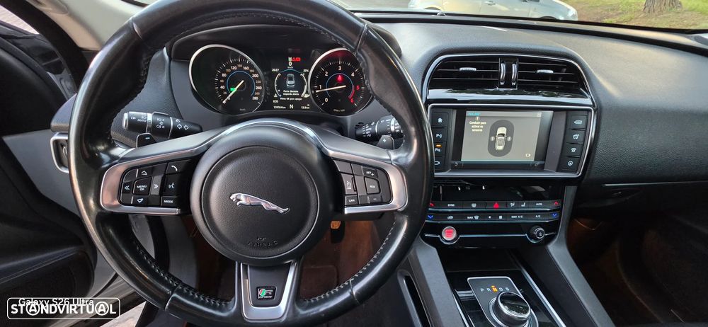 Jaguar F-Pace 2.0 i4D R-Sport Aut. - 11