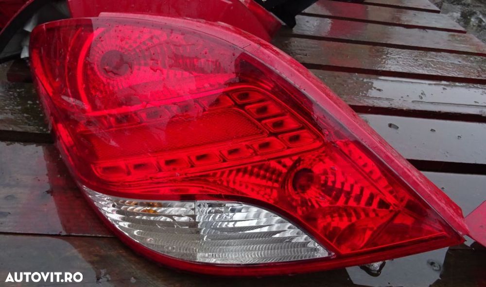 Stop stanga Peugeot 207 decapotabil / coupe din 2008 volan pe stanga - 1