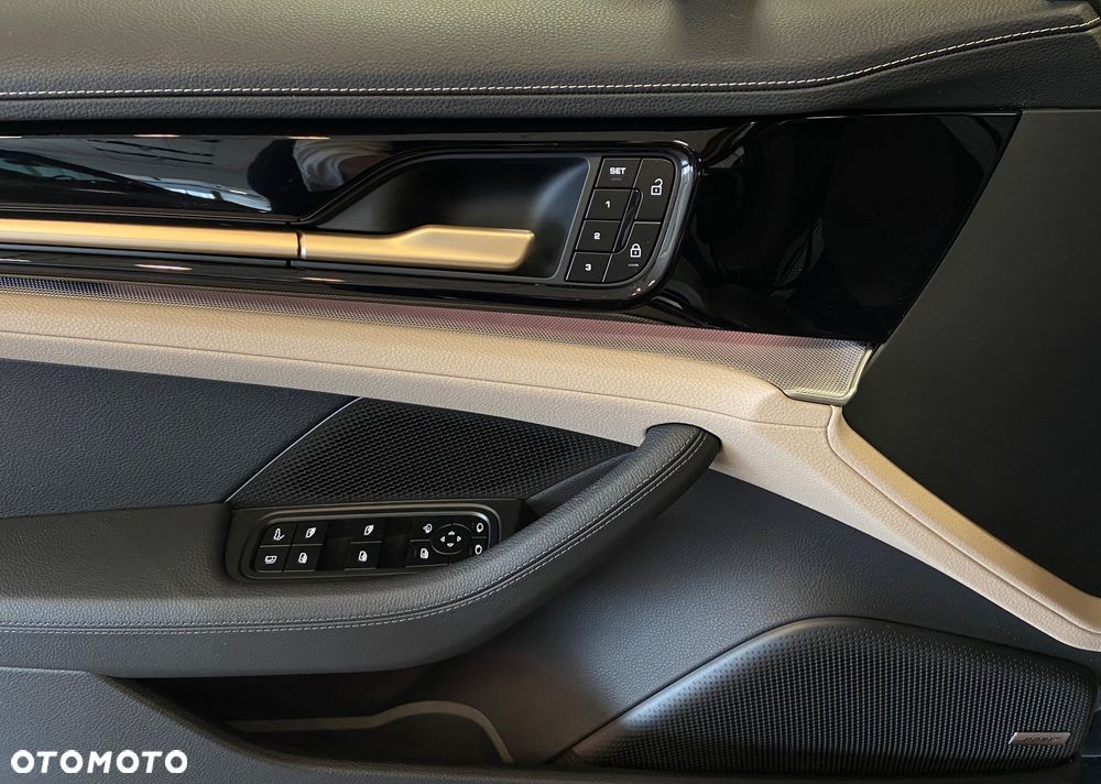 Porsche Panamera 4 E-Hybrid PHEV - 23