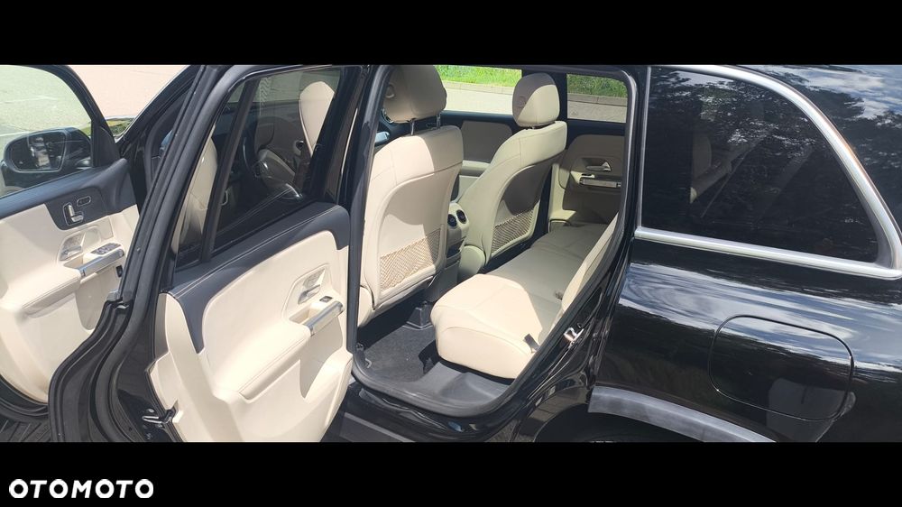 Mercedes-Benz GLB 250 4-Matic 8G-DCT - 12